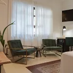 La Moderna Suites