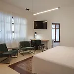 La Moderna Suites