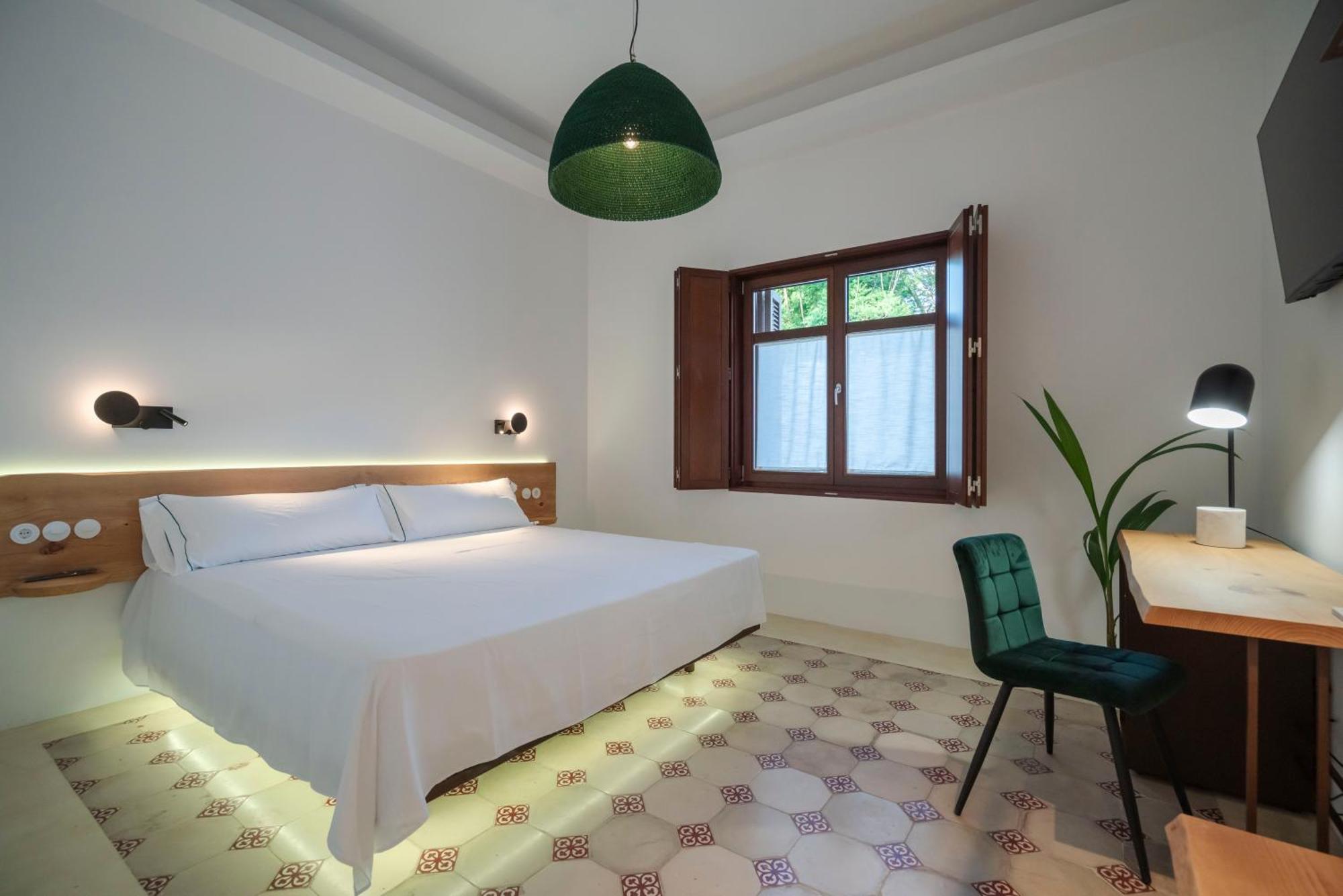 La Moderna Hotel