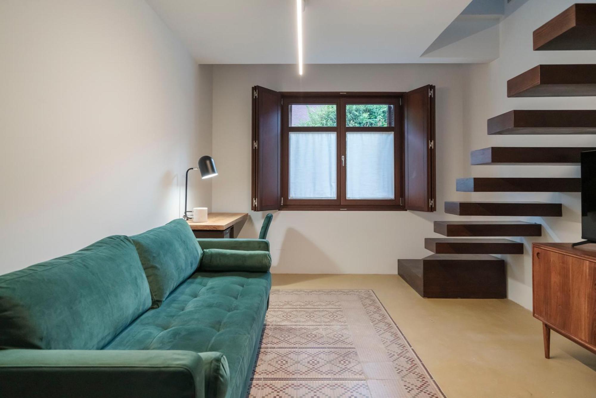 La Moderna Hotel *