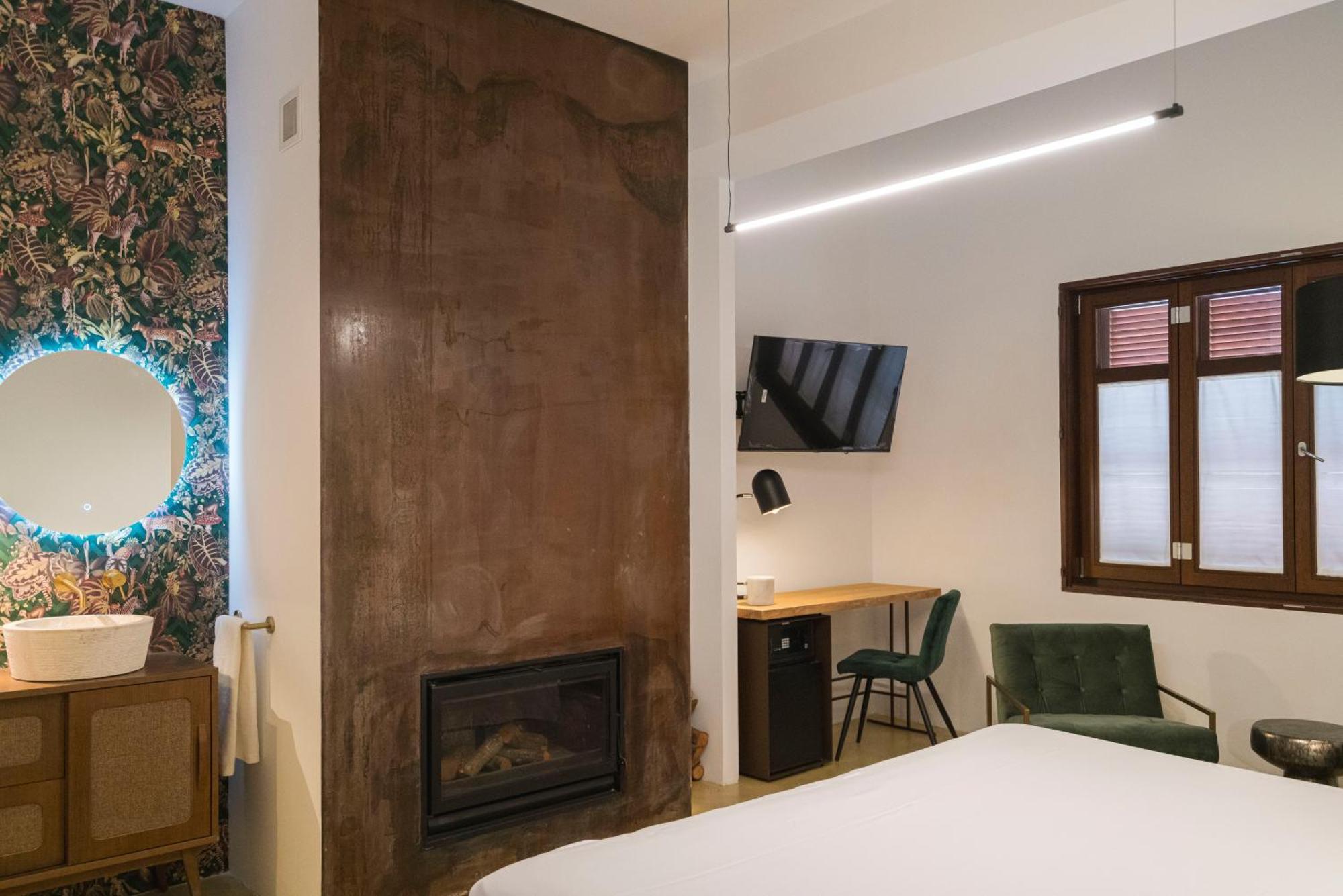 La Moderna Hotel