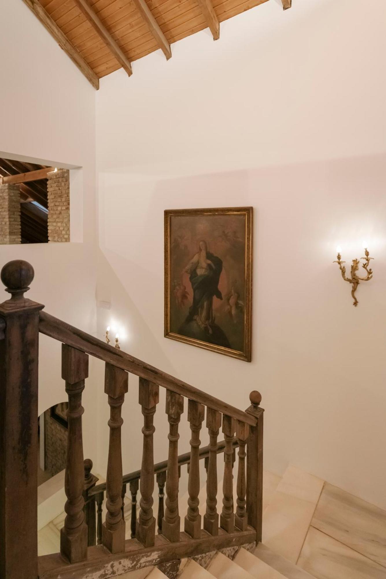 La Moderna Hotel *